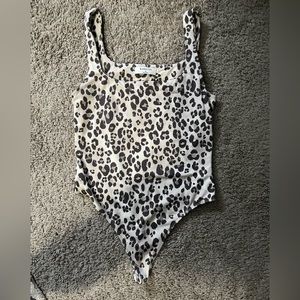 Aritzia Babaton bodysuit leopard size M Medium